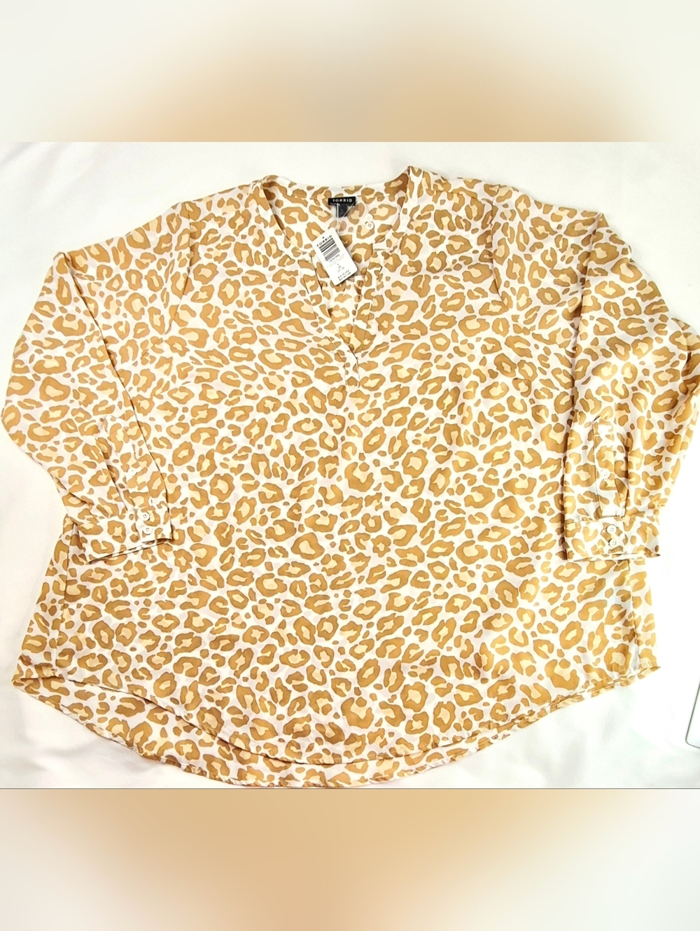 torrid Tan and White Leopard Print V-Neck Blouse Plus Size 3x 22/24